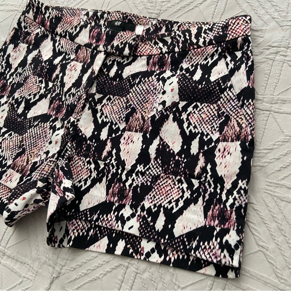 Pink Snake Print Shorts - Picture 2 of 10